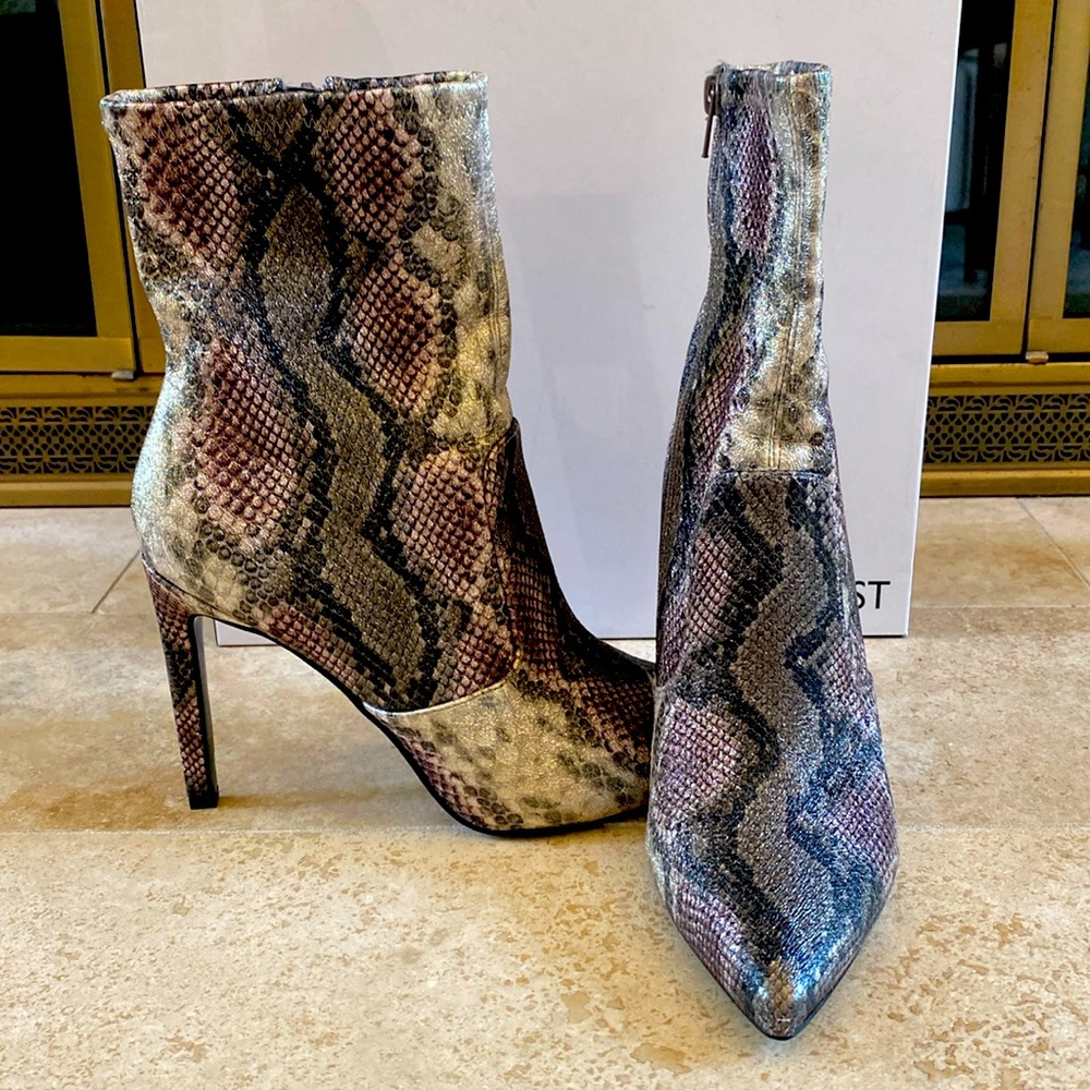 Stunning shimmery Nine West snakeskin ankle boots